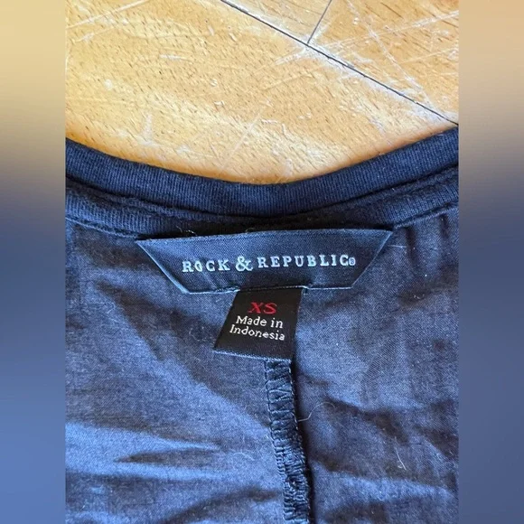 Rock & Republic Black and Purple Short Sleeve Top 60 percent Cotton - Picture 6 of 8